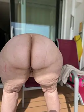 BBW_Nora