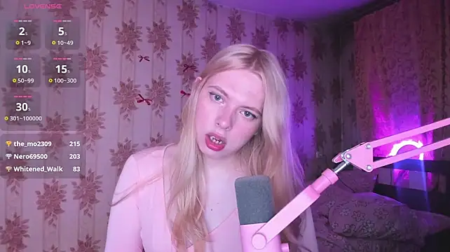 Cutie_Bambi live cam on StripChat