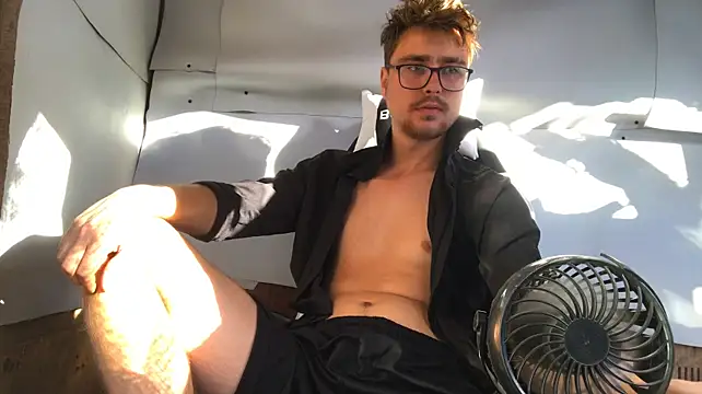 HotGentleman_3003 live cam on StripChat