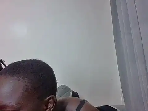 prettyshontel live cam on StripChat
