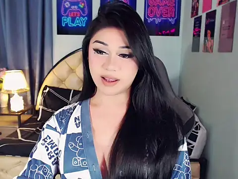 SexxyTsLoverr live cam on StripChat