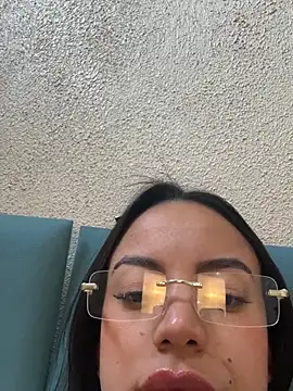 Morenaviip live cam on StripChat