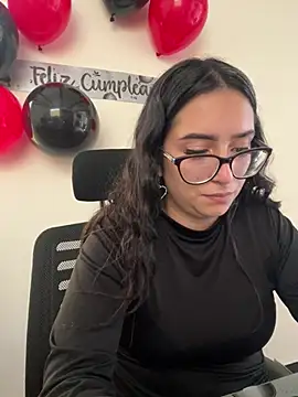 Kloenovoa- live cam on StripChat