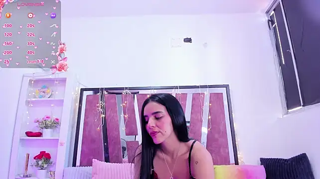 bianca_lindaa live cam on StripChat