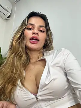 cuteluci_ live cam on StripChat