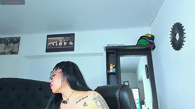 Vicky_hotmilf live cam on StripChat