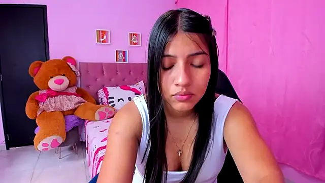 zara_cute live cam on StripChat