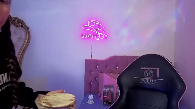 ISABELA_TAY live cam on StripChat