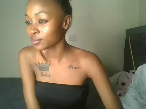 Prettyquueen live cam on StripChat