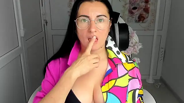 ChloeVibee live cam on StripChat