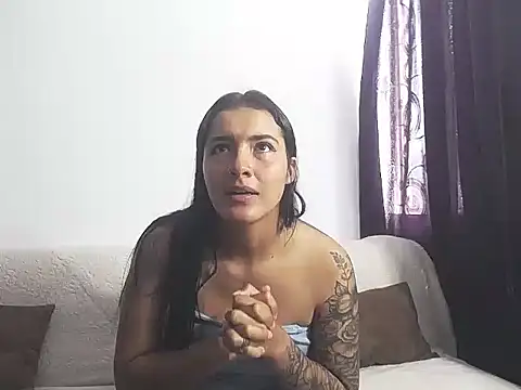 Zoe_Pierce live cam on StripChat