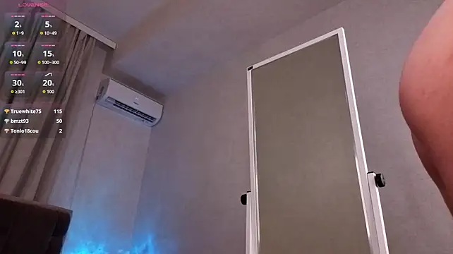 Mollybae4 live cam on StripChat