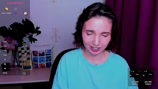 KindHazelHere_ live cam on StripChat