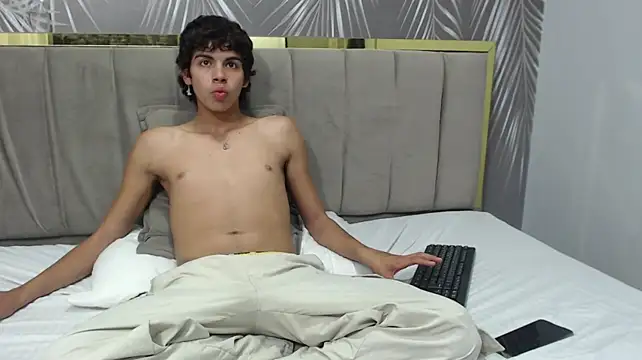 tombakker live cam on StripChat