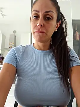 AmandaArt live cam on StripChat