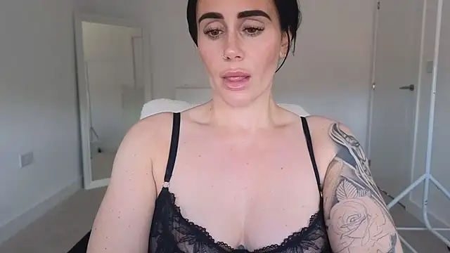 LibbyLoveHeartx live cam on StripChat
