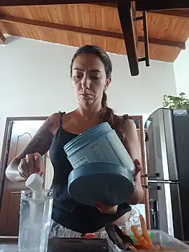 LunaZambrano live cam on StripChat