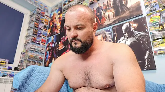 Muscle_Bear live cam on StripChat