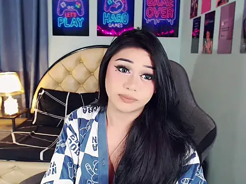 SexxyTsLoverr live cam on StripChat