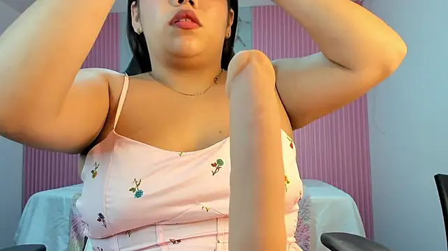 samy_19_ live cam on StripChat