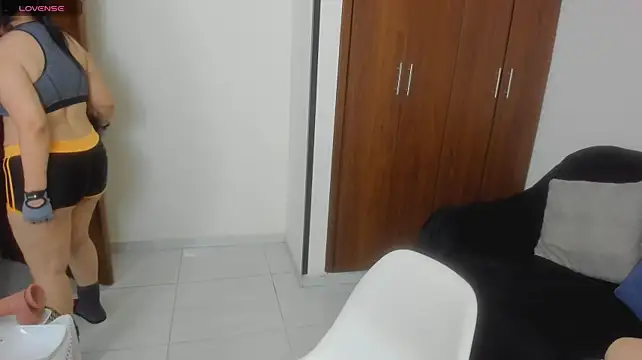 kiraGeiner live cam on StripChat
