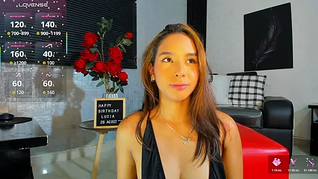 Luciaoregon live cam on StripChat