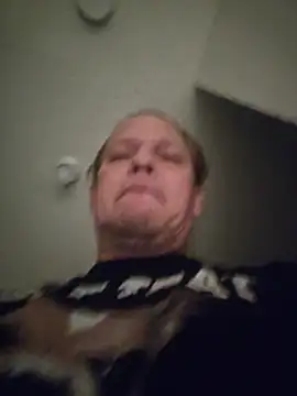yourMasterisBored live cam on StripChat