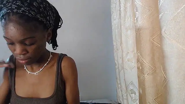 PetiteBarbie_05 live cam on StripChat