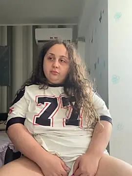 CurlyMaddie live webcam
