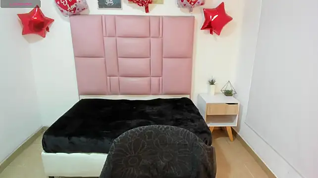 Mara_hunt live cam on StripChat
