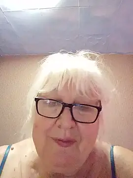 Alexia64231 live cam on StripChat