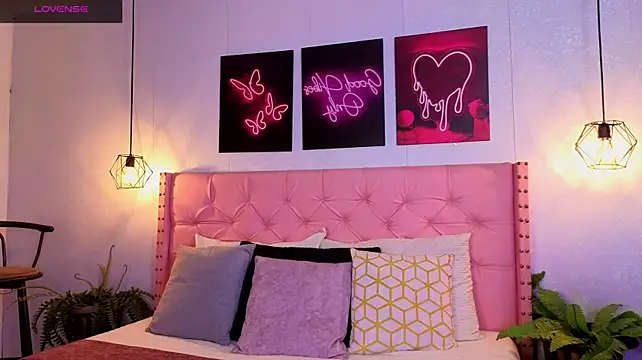 dark__nymph live cam on StripChat