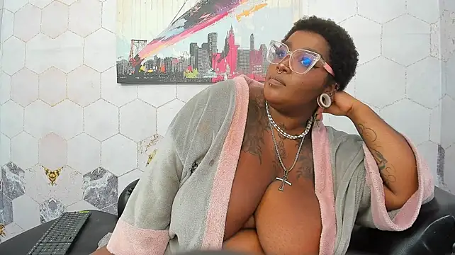 Anaa_Fuentess live cam on StripChat