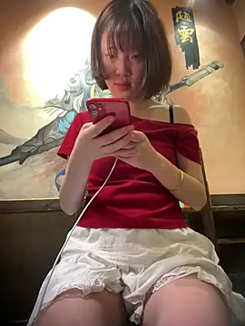 littleqiu live cam on StripChat