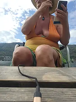 Hot-Muci 📜 live online webcam