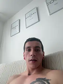 skrill15 live cam on StripChat