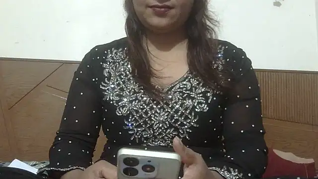 shekira99 live cam on StripChat