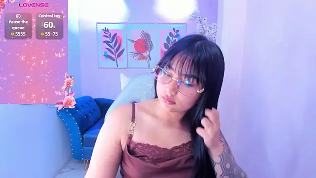 Carolina_cherry live cam on StripChat