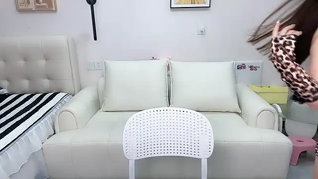 LinLin-2 live cam on StripChat