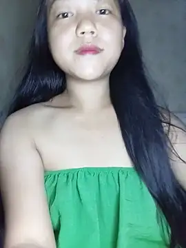Quynhxinh live cam on StripChat