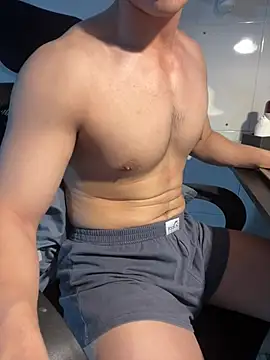 Cyrus212 live sex cam