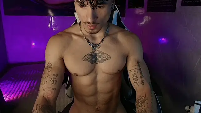 Thomas_Fit1 live cam on StripChat