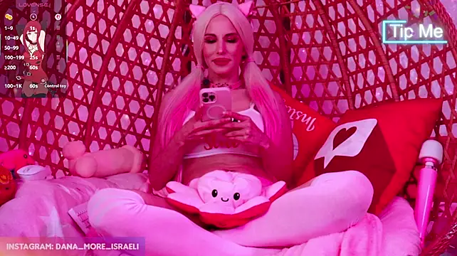 dana_more live cam on StripChat