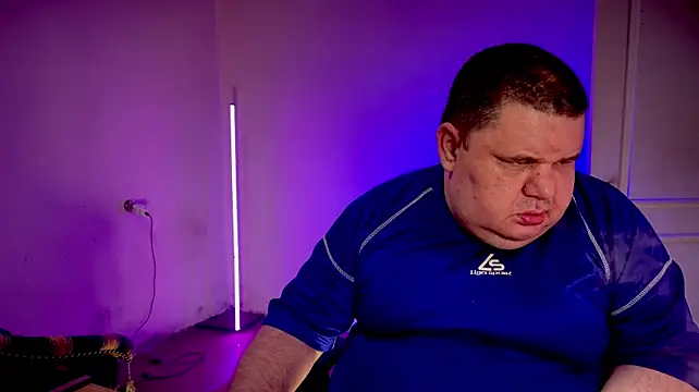 chubby_daddy live cam on StripChat
