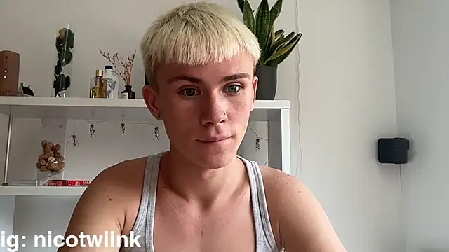 twiinknico live cam on StripChat