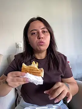 ParlaSara live cam on StripChat