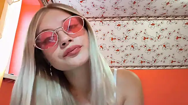 LavelleHolbrook live cam on StripChat