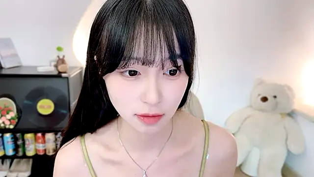 Onechestnut live cam on StripChat