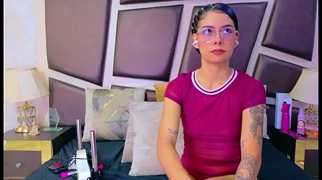 NicoleEsposito live cam on StripChat