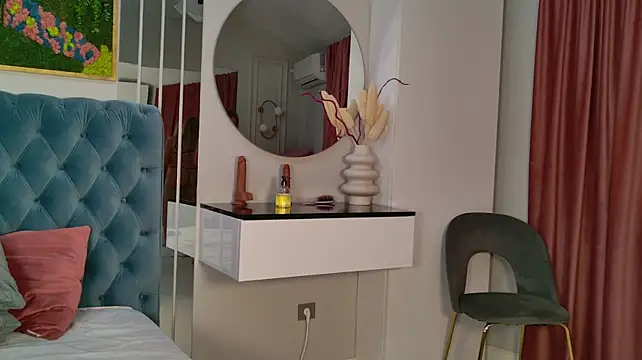 SiennaPierce live cam on StripChat